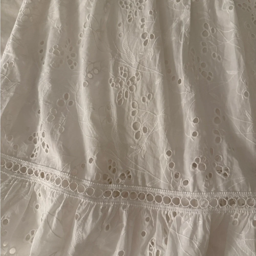 Elegant White Eyelet Skirt - Picture 2 of 6